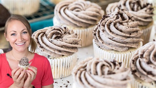 RECIPE: https://sugarspunrun.com/oreo-cupcakes/ Soft and fluffy Oreo Cupcakes are made with a sturdy white cupcake base and topped off with a cookies & cream frosting! | Sugar Spun Run