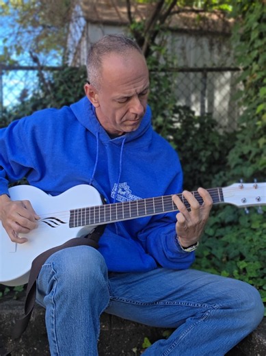Enya Novago Sp1 travel guitar. #guitar #guitartok #enyamusic #enyanovagosp1 #guitarwitheffects