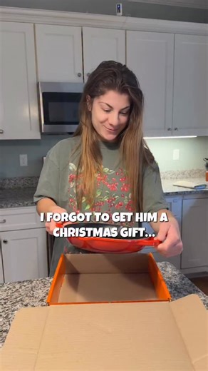 Merry Christmas! Here is how to make the French toast casserole which is perfect for any special breakfast!! Ingredients • 12 oz bread, cubed • 1 cup heavy cream • 1 cup whole milk • 6 eggs • 1 vanilla bean, seeds removed • 1 tsp cinnamon • 1 stick butter, melted • 3/4 cup brown sugar • 3 tbs maple syrup Instructions Preheat oven to 375. In the bottom of a baking dish, combine the melted butter, brown sugar, and 1/4 tsp cinnamon, spreading evenly across the dish. Add the cubed bread and spread i