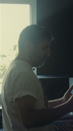 Voiski's unique hybrid approach to playing live techno | Voltage Labs