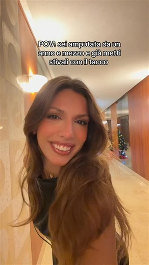 Elena De Vito on Instagram: "Buon Natale quasi finito 🥰 @ossur #disability #bionic #resiliencia #amputee #incidente"