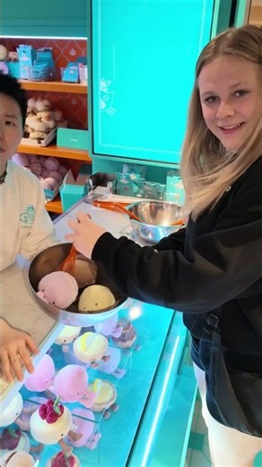 The Assistant's Jelly Cat Experience Paris, France #FamilyFun #PAris #jellycat