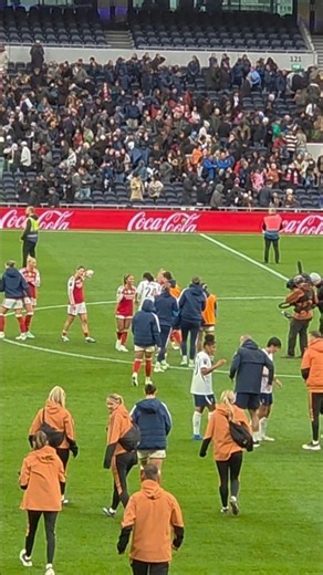 FULL-TIME: Tottenham Hotspur Women 1-2 Arsenal Women: The players after the game