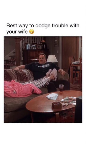 Infonetx on Instagram: "That’s the right way to do it. The King of Queens is an American sitcom that aired on CBS from September 21, 1998, to May 14, 2007, running for 9 seasons and 207 episodes. Created by Michael J. Weithorn and David Litt, the show stars Kevin James as Doug Heffernan, a delivery driver for the fictional IPS, and Leah Remini as his wife, Carrie Heffernan, with Jerry Stiller as Carrie’s eccentric father, Arthur Spooner, who lives in their basement. Set in Queens, New York, the 