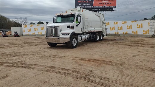2023 WESTERN STAR 47X CHASSIS T/A REAR LOAD RESIDENTIAL COLLECTION TRUCK VIN: 5KKHBPDV6PLUF7927
