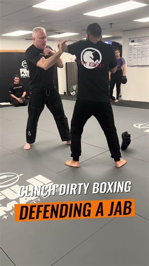 Defending A Jab #clinch #dirtyboxing #kickboxing #boxing #martialarts #mma #fightready #selfdefense