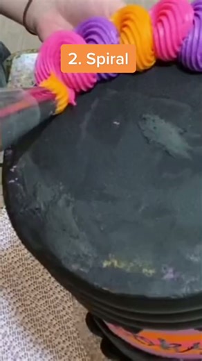 Braided shell or spiral, which buttercream border would you pick?