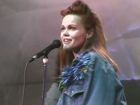 Belinda Carlisle - I Get Weak (live at The Roxy 01/03/1988) HD