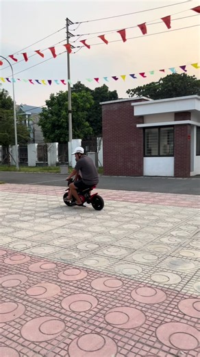 Xe moto cào cào điện#xedientreem #dochoichobe #xedieukhien#xeotodientreemlopcaosu #xuhuongtiktok