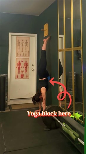 Handstand Tips #handstandchallenge #pelvicfloorexercises #antiaging