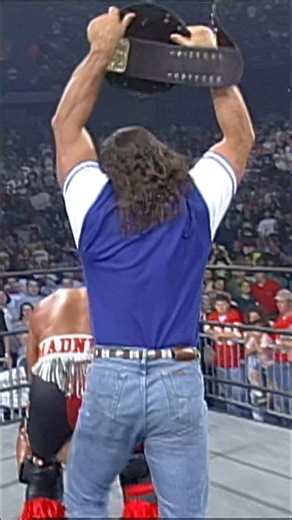 Bret Hart helps Hogan win!