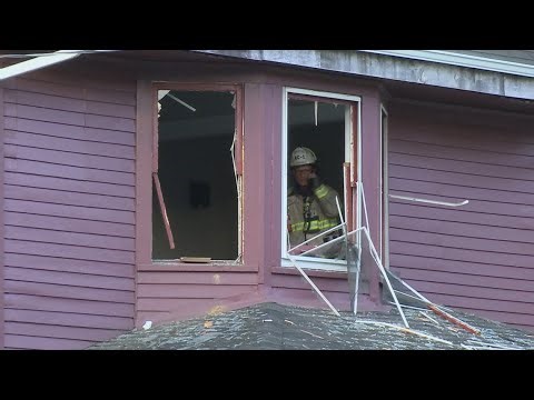 Mother, 6 children taken to hospital after Cleveland house fire