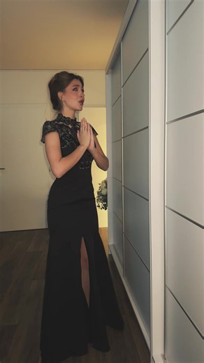 Training Season Dua Lipa live from The Royal