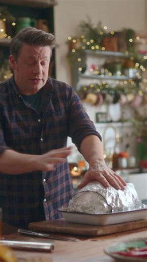 🦃 IT'S NEARLY TURKEY TIME!! 🦃 And this is your guide to cooking it, perfectly 🤌 >>> jamieol.com/UltimateRoastTurkey | Jamie Oliver