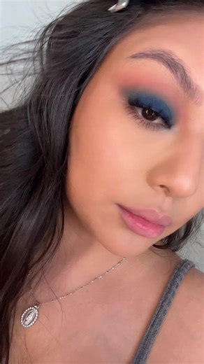 Stunning Blue Eyeshadow Tutorial with Juvia’s Place