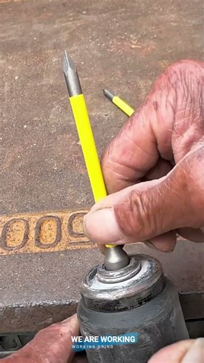 ⚒️ Chipping Bit for Breaking Down Damaged Metal