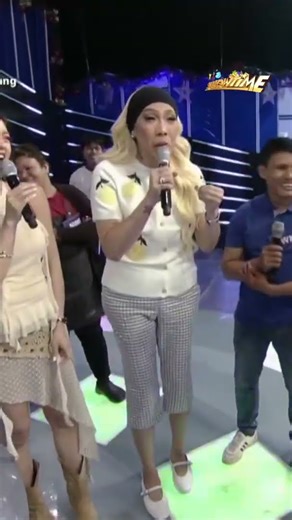 Puto bumbong na may kasamang maintenance! #shorts | It's Showtime