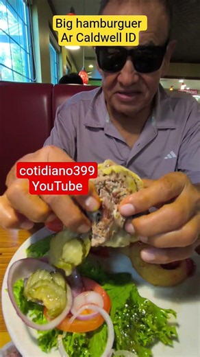 Is a big hamburguer ¡Excelent! @cotidiano399