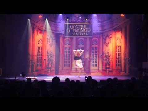 Poppy Peaches enchanting the Montreal burlesque Festival 2025