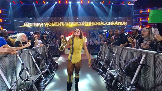 Becky gets the WIN! 🏆 Becky Lynch is now a 2x Women's Intercontinental Champion! | WWE Raw