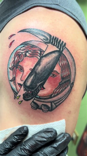 I’ve always loved the Alien series. There’s so many amazing rad trad xenomorph tattoos but I never felt like Sigourney got enough love. So here’s my take on such a cool motif. Would love to do more Alien tattoos or really anything just nerdy and cool. Hmu! DMs and books are always open. #alien #xenomorph #xenomorphtattoo #traditionaltattoos #martinsburgwv