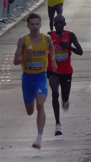 Almgren’s huge kick to #WorldRoadRunningChamps gold & European Record in the half marathon ‼️