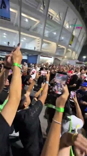Fans Going Crazy Outside Before Ye Even Touched the Stage!