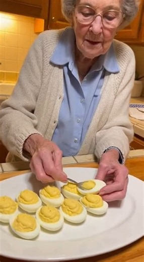 “I tried making Martha Stewart’s Creamy Deviled Eggs, and they turned out incredible. My mom was so proud after tasting them—she said she’s never had deviled eggs this good 🥰 Recipe is in the comments!” | Country Cooking