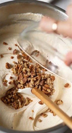 🥧🤍 Pecan Cream Pie 🤍🥧 Light, fluffy, and melt-in-your-mouth creamy — this Pecan Cream Pie is pure Southern comfort in dessert form. It has a buttery crust, a cloud-soft pecan-studded cream filling, and a thick layer of whipped topping that makes every bite feel rich without being heavy. Sweet, nutty, and nostalgic, this is the kind of pie that disappears slice by slice before anyone even realizes it. It’s perfect for relaxed weekends, family dinners, or anytime you want a dessert that feels 