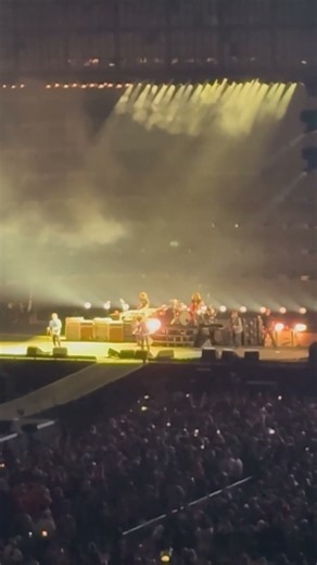 Foo Fighters – Walk LIVE | Powerful Build-Up at BC Place!