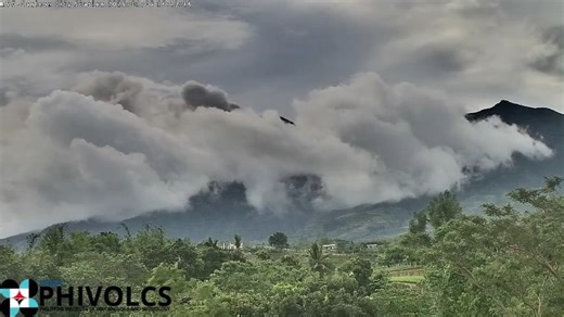 WEAK ASH EMISSION FROM KANLAON VOLCANO PHIVOLCS released a time-lapse footage showing weak ash emission from the Kanlaon Volcano summit crater that began at 4:35 PM today, Jan. 3. Grayish plumes rose up to 300 meters above the crater and drifted southwest. Alert Level 2 remains in effect over Kanlaon Volcano. COURTESY: PHIVOLCS | GMA News