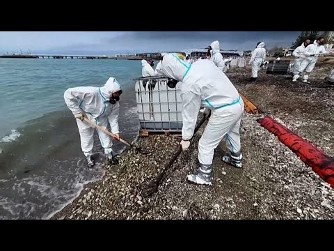 دخان كثيف فوق توابسي الروسية بعد هجمات بطائرات مسيرة أوكرانية على مصفاة نفط