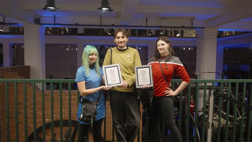 Most people performing the Vulcan salute simultaneously - 934 organised by CBS Studios/Paramount