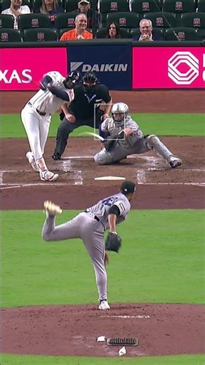 Yordan Alvarez rockets one out for home run No. 7! 🚀