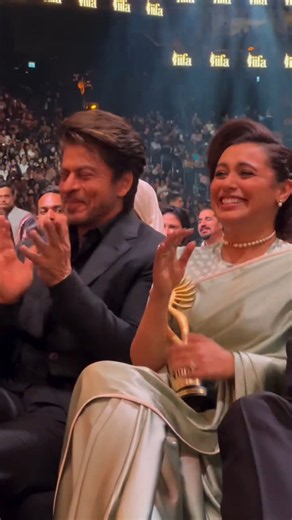 SRK & Rani Mukerji with Ajay Devgn & Kajol! Iconic Bollywood Moments ✨#viral
