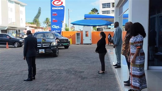 President Netumbo Nandi-Ndaitwah today paid an impromptu visit to the One Stop Centre at the BIPA Headquarters in Windhoek, accompanied by Prime Minister Dr. Elijah Ngurare, where she engaged with staff and management on the Centre’s mandate to facilitate ease of doing business in Namibia. The One Stop Centre, which was launched last year as part of Government’s broader efforts to strengthen Namibia’s investment climate, was established to streamline and centralize key investor services under on