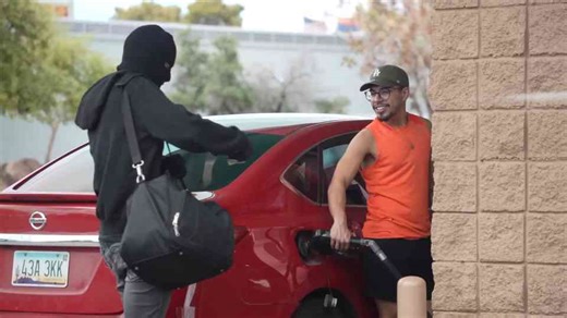 Polite bank robber gives away money