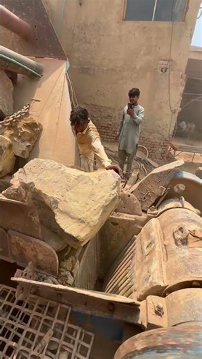 O trabalho mais perigoso do MUNDO! #curioso #incrivel #interessante