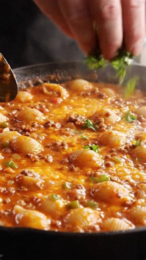 Pasta Shells with Ground Beef! 💙 Creamy, cozy, and SO filling — without blowing your points. High-protein beef, tender pasta shells, and a zero-point creamy sauce… The ultimate comfort bowl that keeps you full and on track! 🍝✨ 💥Must express something to keep getting my recipes...😋 Thank you. Recipe in the top 💥R.E.P.L.Y.💥 | Weight Watchers Recipes