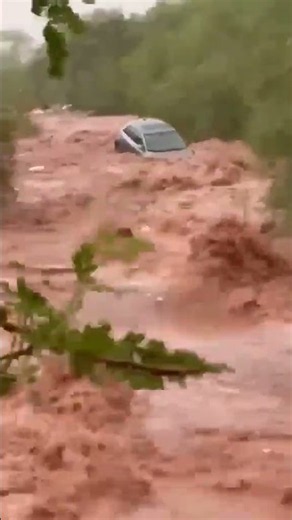 MASSIVE FLOODS HIT MEXICO! CARS SWEPT AWAY AS HEAVY RAIN ENGULFS GUAYMAS #nature #breakingnews