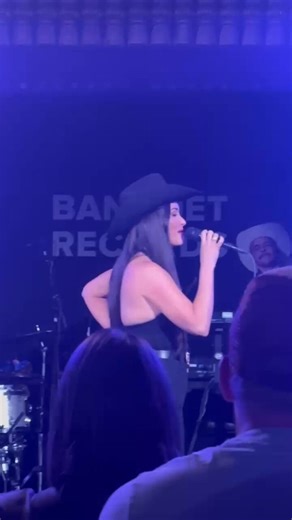 Kacey Musgraves performs unreleased song “Mexico Honey” from her upcoming album ‘Middle of Nowhere.’