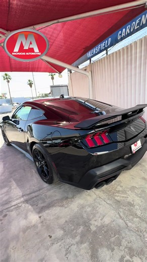 Nacido para la pista… 🐎💨 500 HP que no piden permiso 😈 Dark Horse 2024… el lado más salvaje. 📲 Mándame mensaje y hazlo tuyo.
