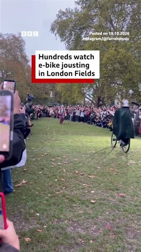 Hundreds watch Lime bike jousting in London Fields