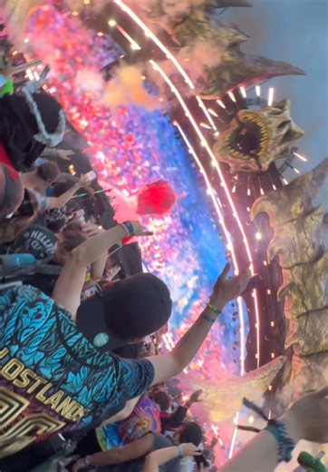 CAUSE I WANT “SOMETHING JUST LIKE THIS” ❤️⛓️🚬🦖🦕🔥 @Lost Lands Music Festival @The Chainsmokers @Excision @Excision Presents @coldplay #thechainsmokers #lostlands #edm #parati #fyp
