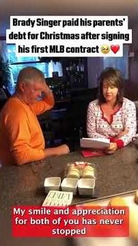 Throwback to when Brady Singer woke his parents up on Christmas morning & paid off all their debt 🥹