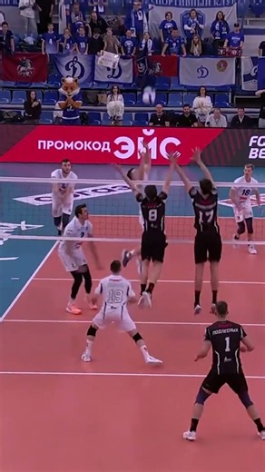 WHERE DID THE BLOCK GO?! 🤯 200 IQ Setter Leaves the Net WIDE OPEN!