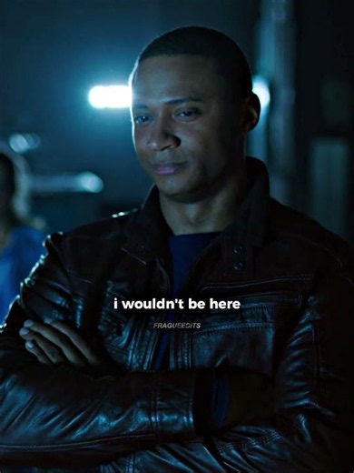 Felicity takes a bullet for Sara and gets her own scar #shorts