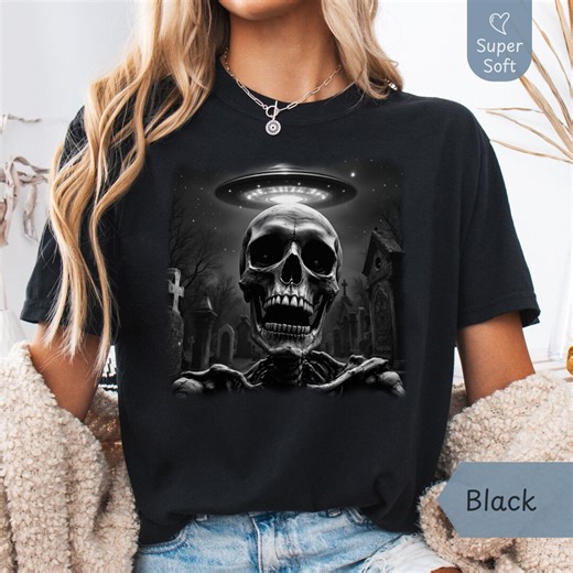 Alien Abduction Skeleton Shirt, Cosmic Horror Gothic Tee, UFO Graveyard Graphic T-shirt, Comfort Colors 1717, Aliencore Aesthetic - Etsy