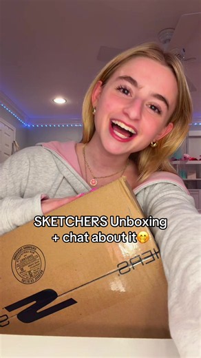 Skechers Unboxing & Preppy Outfit Ideas
