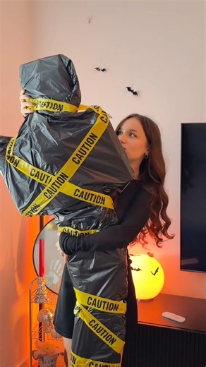 DIY BODY BAG ⚠️Creepy HALLOWEEN rooom DECOR on a BUDGET ⚠️Trash Bag DIY